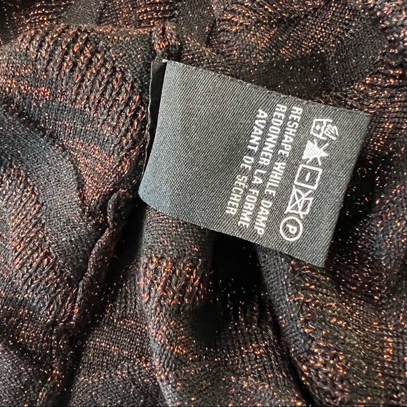 NEW Le Chateau Black & Metallic Red Zigzag Knit Tank Top Women’s Size XS - Picture 6 of 9